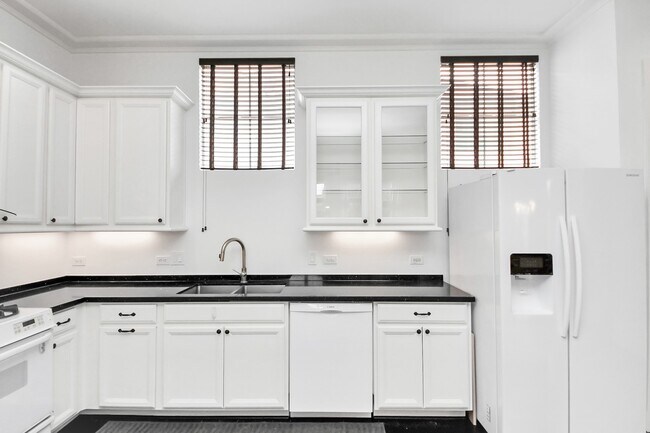 Building Photo - 1014 Montrose Blvd