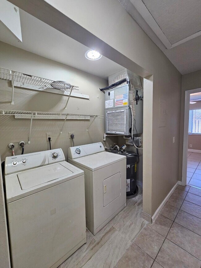 Building Photo - 4768 Orleans Ct