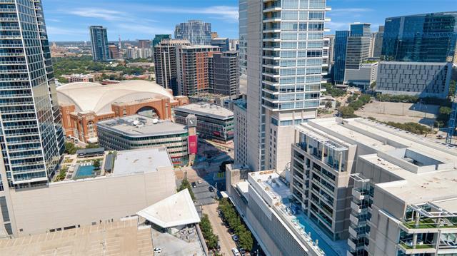 Building Photo - 2408 Victory Park Ln