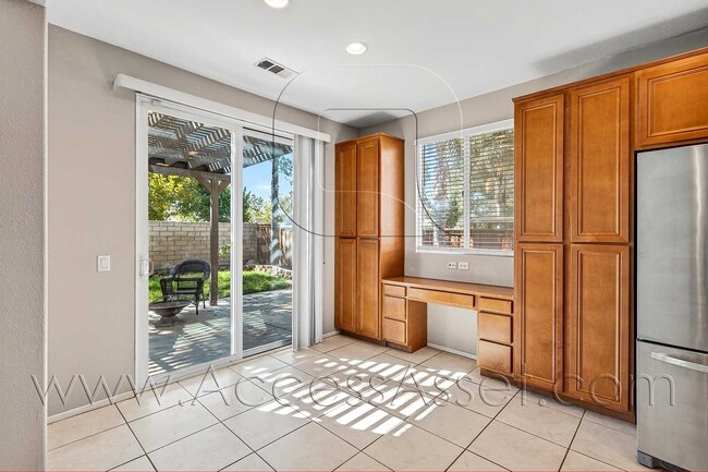 Building Photo - Charming 3 Bed/2 Bath Home In A Desirable ...