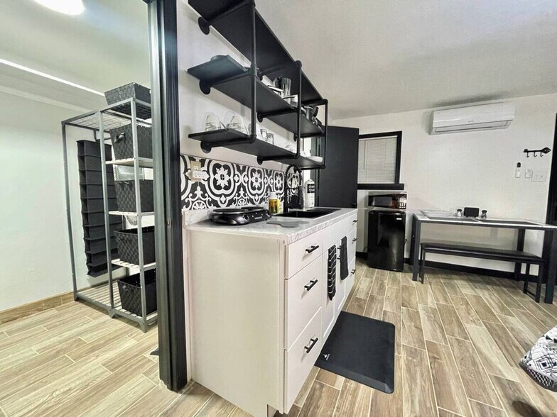 Building Photo - 1731 Grayson Dr