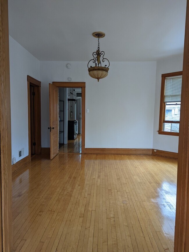 Building Photo - 3448 W Drummond Pl