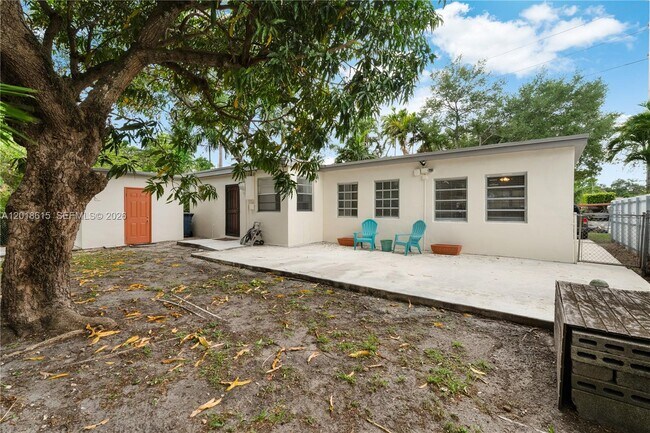 Building Photo - 6531 SW 57th Pl