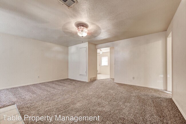 Building Photo - 5316 S Briarwood Dr