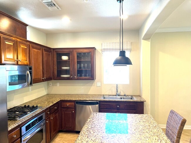 Stainless steel kitchen - 10545 Zenor Ln
