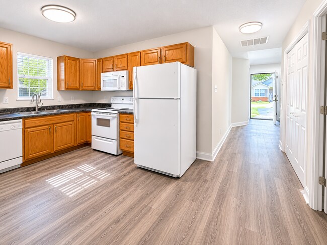 Building Photo - 1604 Sails Way