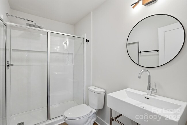 Building Photo - 1310 Carolyn Dr