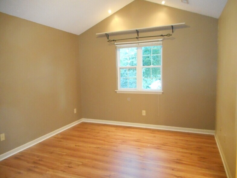 Building Photo - 3113 Olde Birch Dr