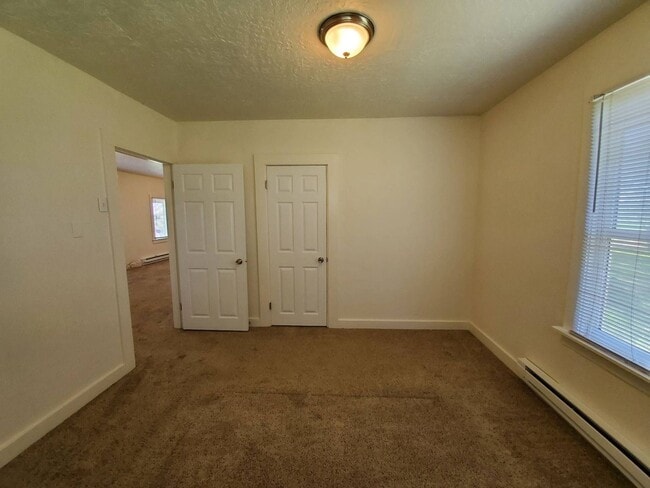 Building Photo - 3 Bedroom Home