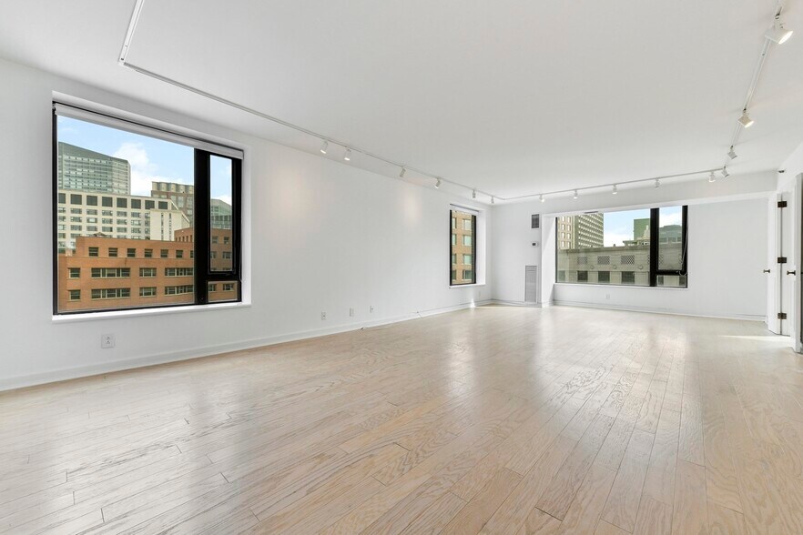 Building Photo - 220 Boylston St