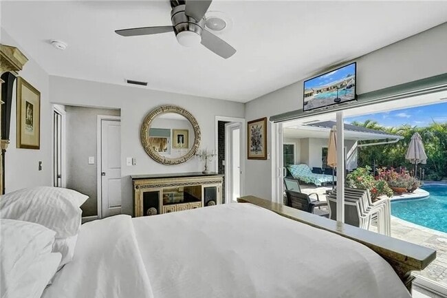 Building Photo - 2830 NE 55th St