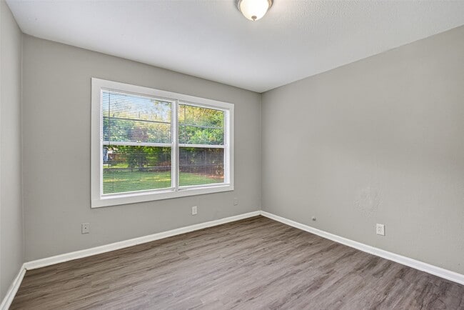 Building Photo - 4909 Holloway Dr