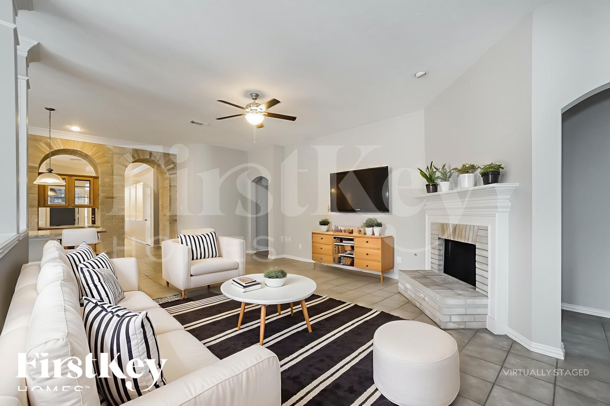 Building Photo - 16042 Belleshire Ln