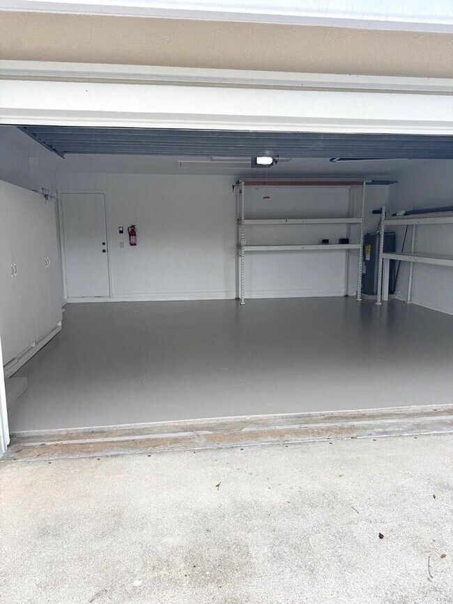 Building Photo - 106 Pepper Tree Cres