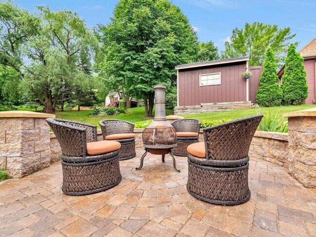 Building Photo - Luxury Home in Plymouth with 2-Level Primary Suite, Furnished or Unfurnished, Wayzata Schools, Pe...