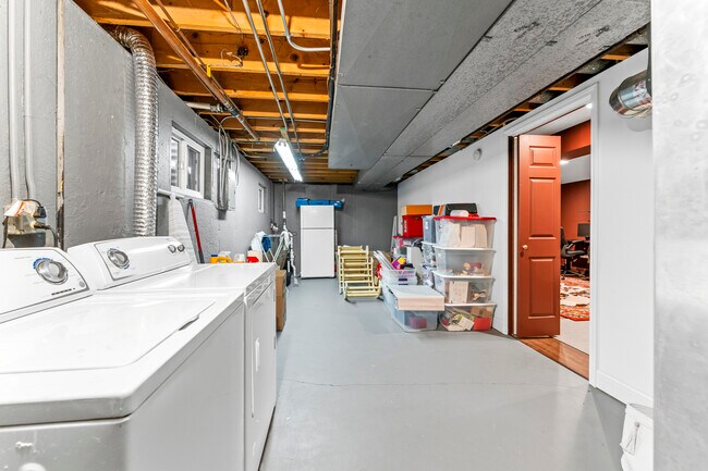 Building Photo - 1213 Selwyn Ln