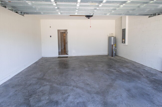 Building Photo - 2149 SW Susset Ln