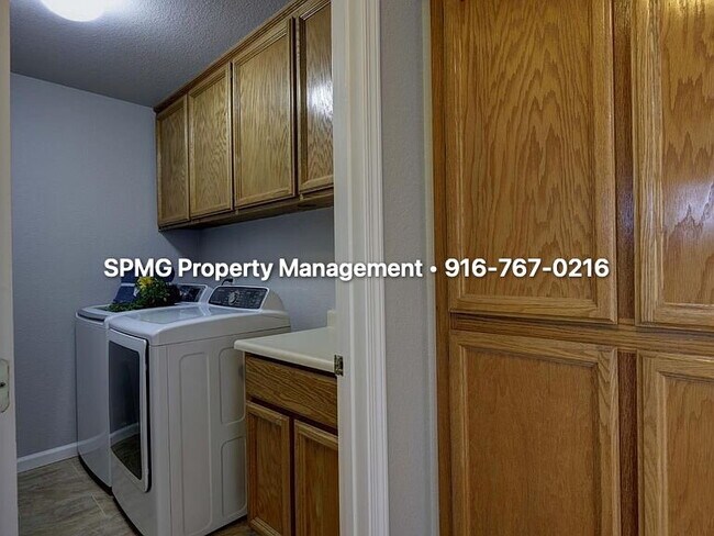 Building Photo - Beautiful 4BR/3BA Home in Rocklin 3-Car Garage & Low-Maintenance Backyard