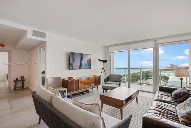 Building Photo - 100 Bayview Dr