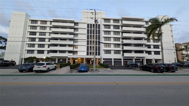 Building Photo - 10101 E Bay Harbor Dr