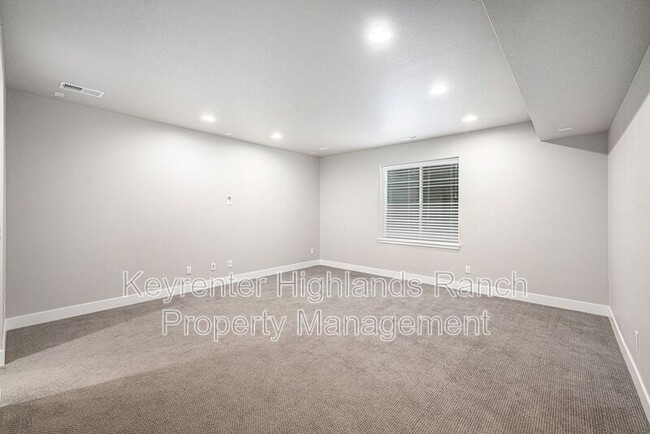 Building Photo - 533 Red Thistle Dr