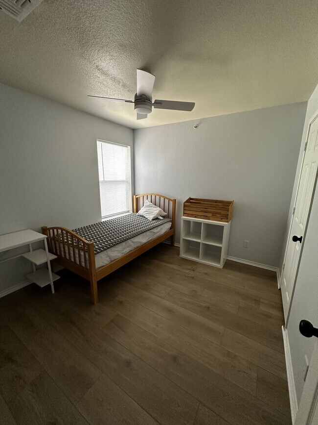 Building Photo - 10702 Mathom Landing