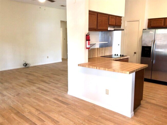 Building Photo - 15650 Pebble Lake Dr