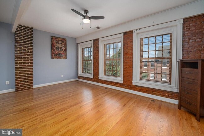 Building Photo - 840 S Bond St