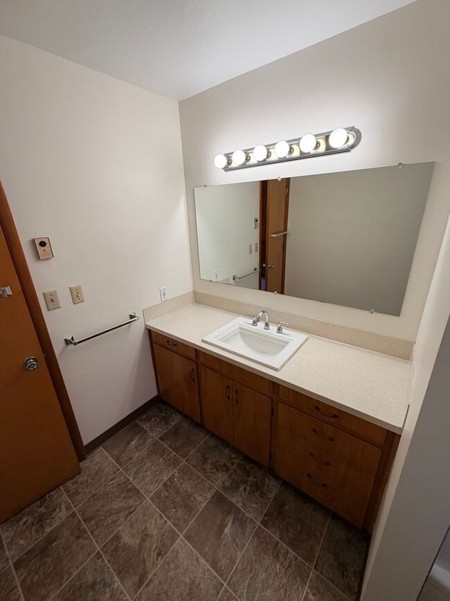 Building Photo - Three Bedroom Home with Covered Patio