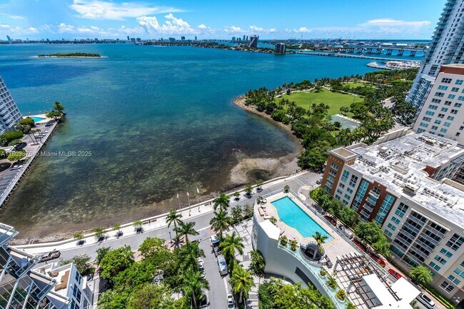 Building Photo - 2020 N Bayshore Dr