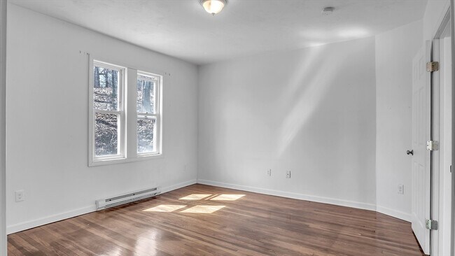 Building Photo - 1442 Main St