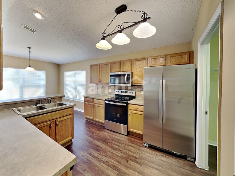 Building Photo - 30742 Pga Dr