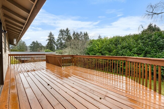 Building Photo - Steilacoom Split Entry