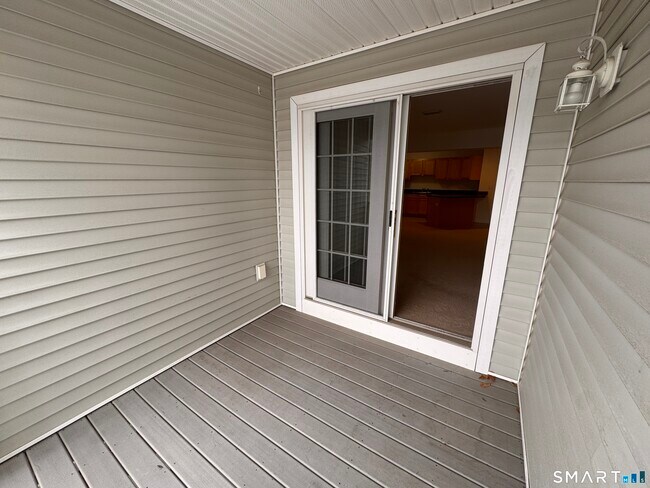 Building Photo - 128 Meridian St