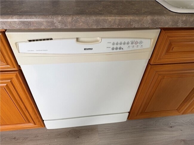 Building Photo - 300 Taylor St