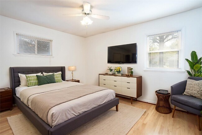 Building Photo - 4464 Mohegan Dr