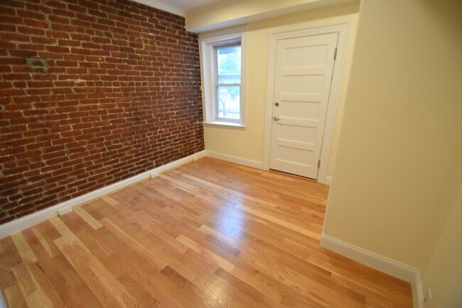 Building Photo - 1616 Beacon St