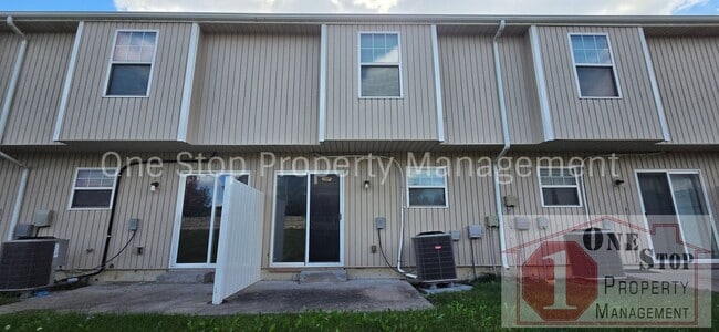 Building Photo - 260 N Pointe Ln