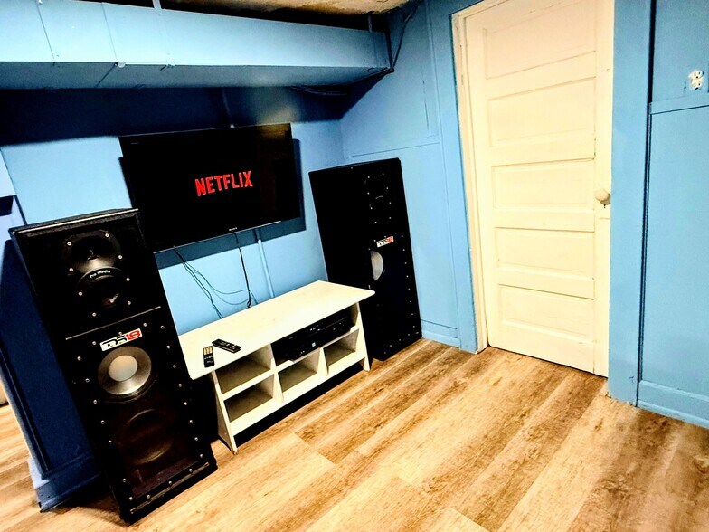 Building Photo - 913 Franklin Ave