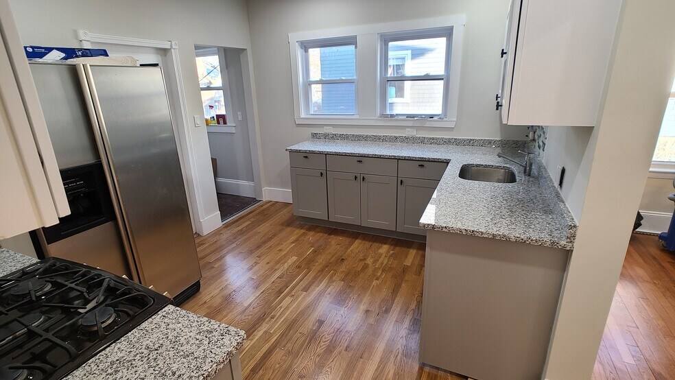 Building Photo - 41 Mendelssohn St