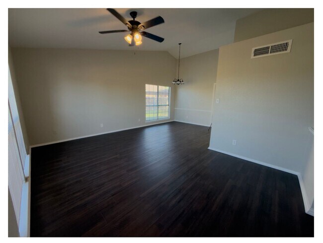 Building Photo - Beautiful 3 Bed / 2 Bath Home with Two Living Areas and Fenced Yard in Cedar Hill | AVAILABLE NOW