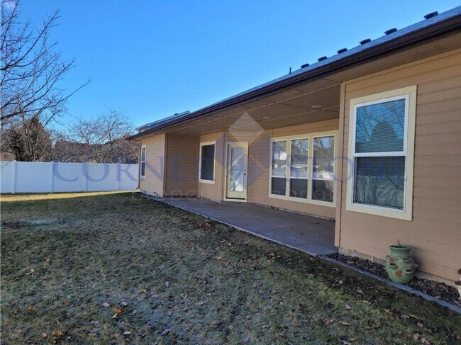 Building Photo - Wonderful Home Near GolfView Golf Course!