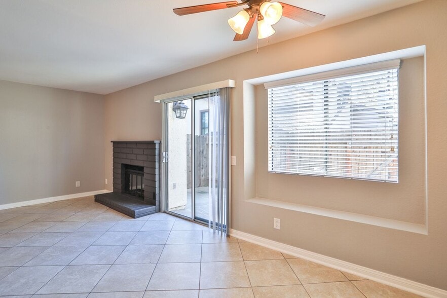 Building Photo - 9369 Silverleaf Way
