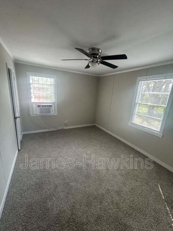 Building Photo - 501 Japonica St