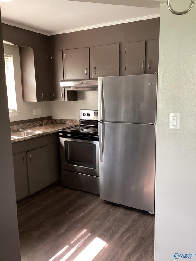Building Photo - 2408 Whitesburg Dr
