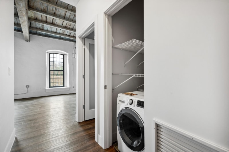 Building Photo - 3715 Main St