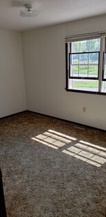 Building Photo - 401 Hillcrest Dr
