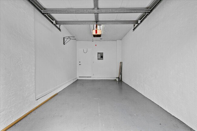 Building Photo - 41 Uno Lago Dr