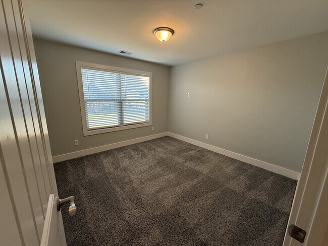 Building Photo - 1124 Watercress Ct