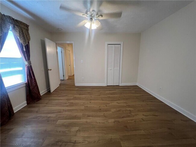 Building Photo - 1304 Pine Valley Rd